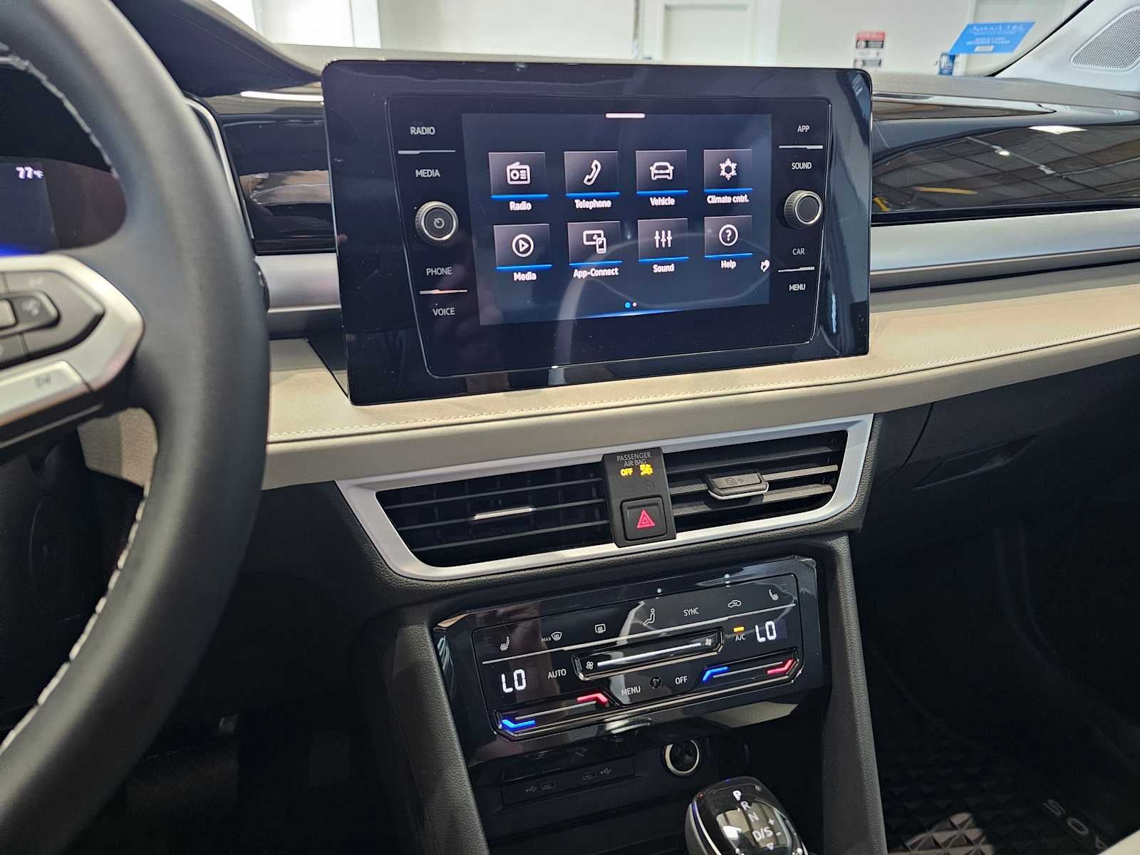 2025 Volkswagen Taos SE 4MOTION