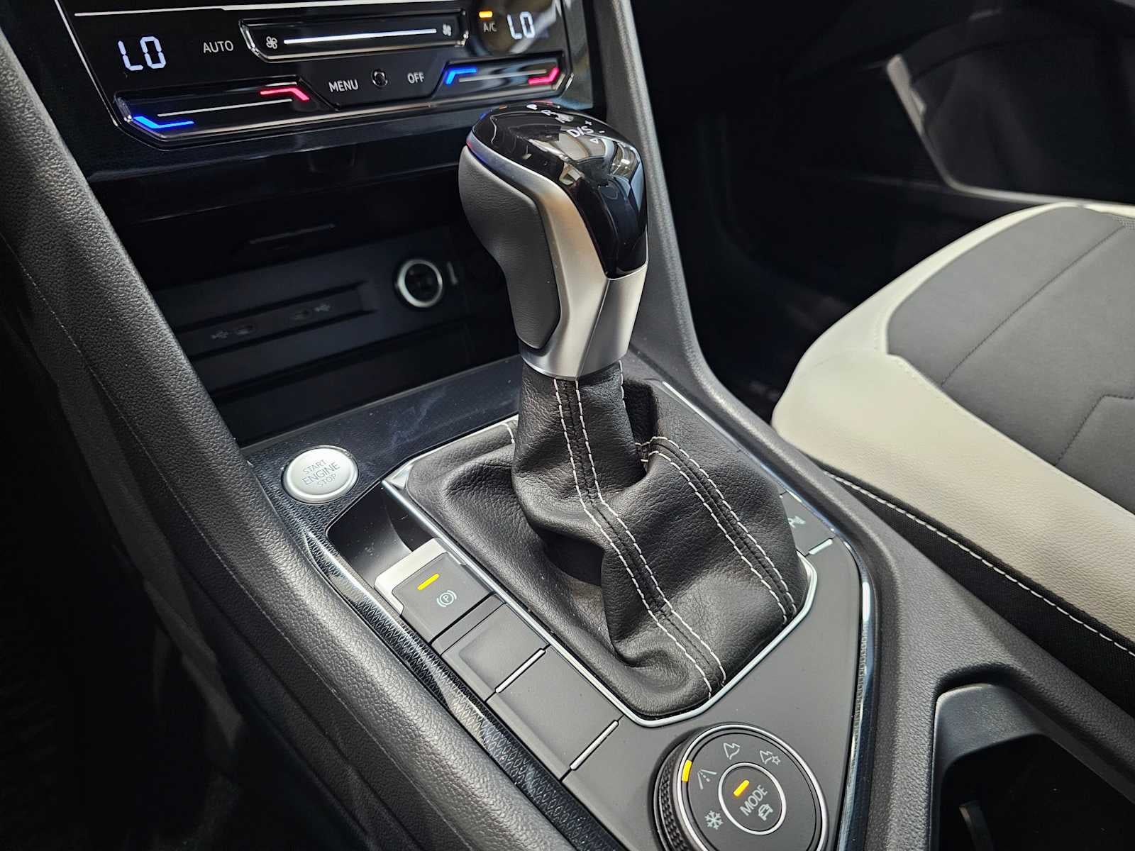 2025 Volkswagen Taos SE 4MOTION