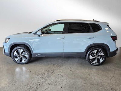 2025 Volkswagen Taos SE 4MOTION