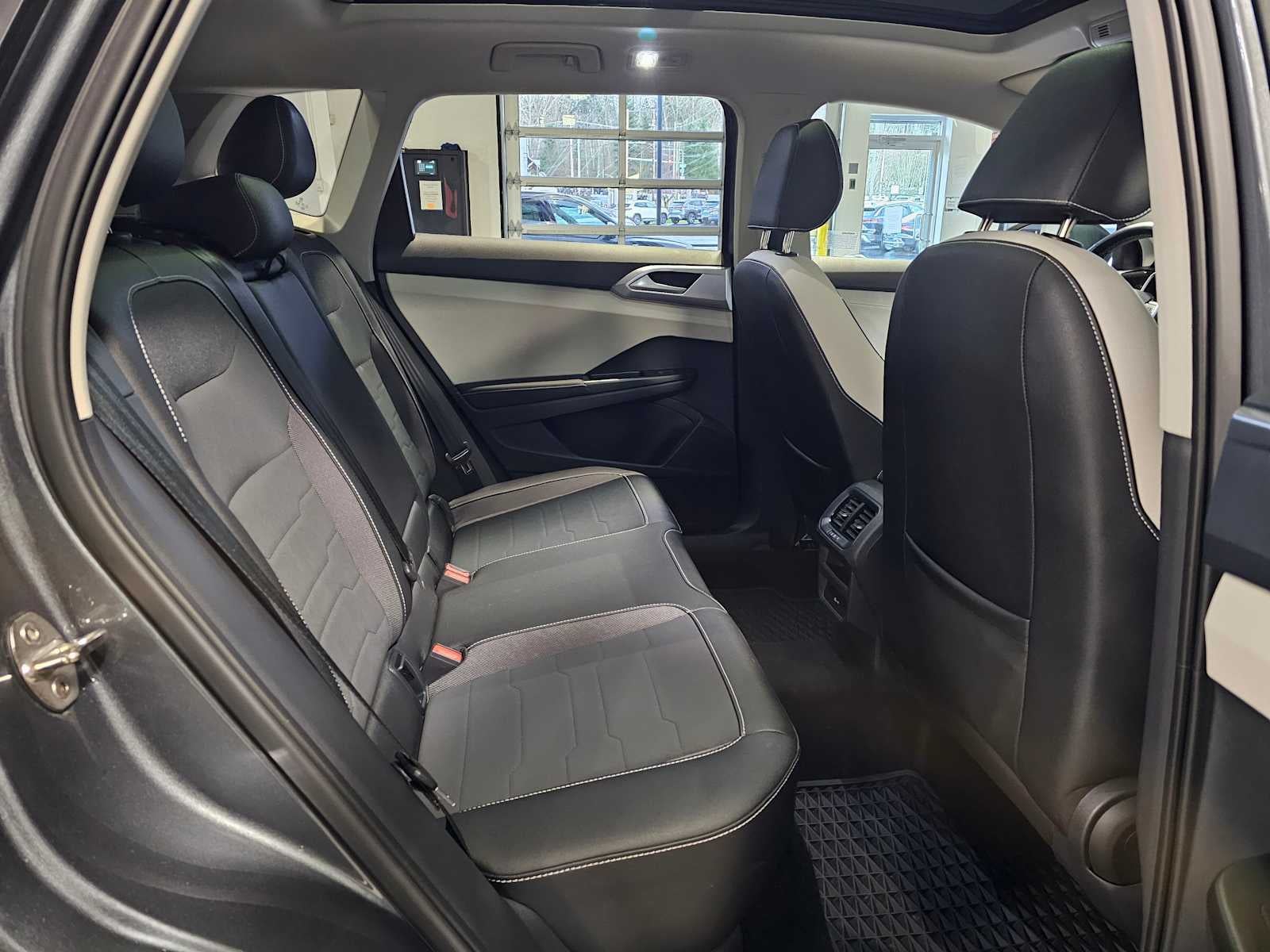 2025 Volkswagen Taos SE 4MOTION