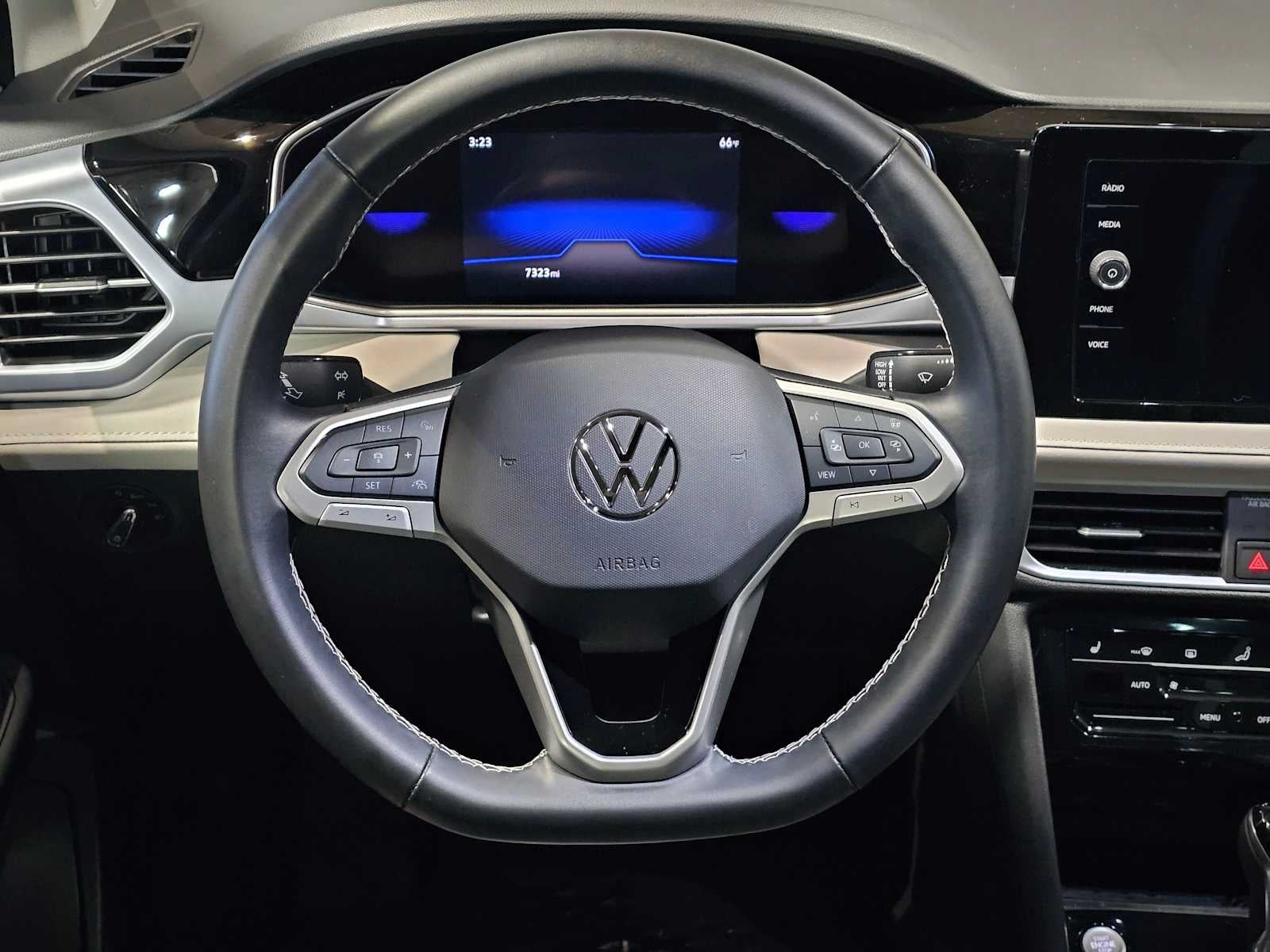 2025 Volkswagen Taos SE 4MOTION