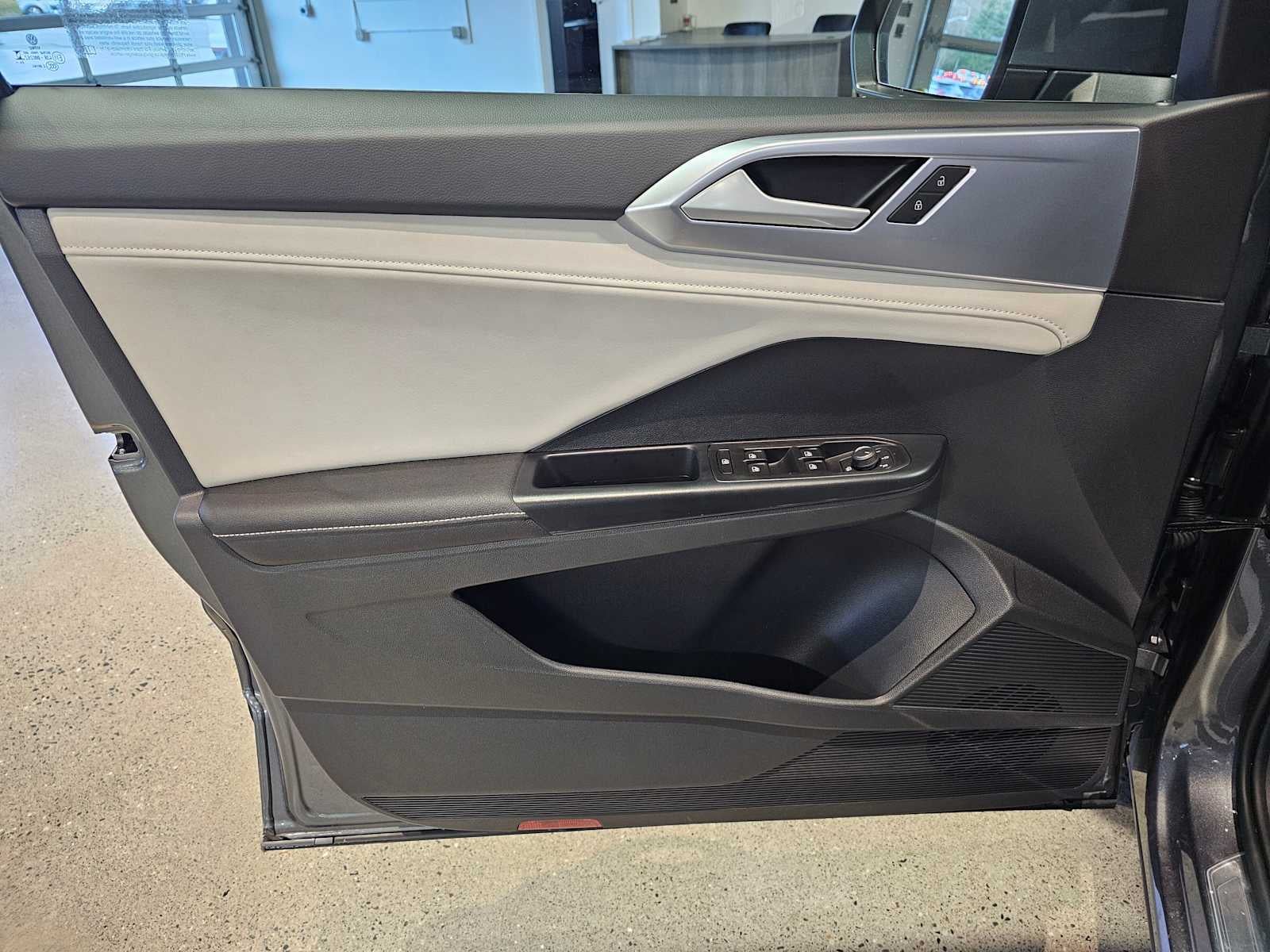 2025 Volkswagen Taos SE 4MOTION