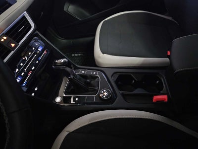 2025 Volkswagen Taos SE 4MOTION