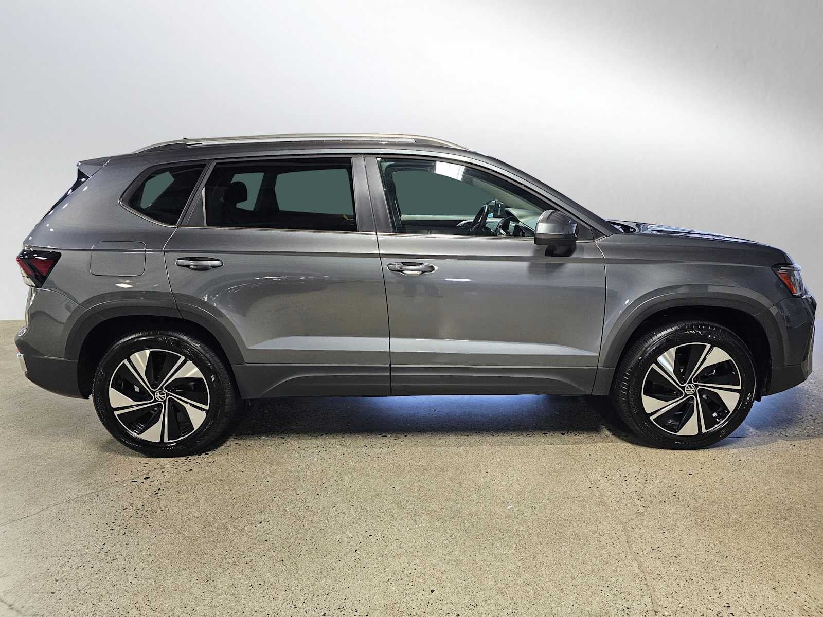 2025 Volkswagen Taos SE 4MOTION