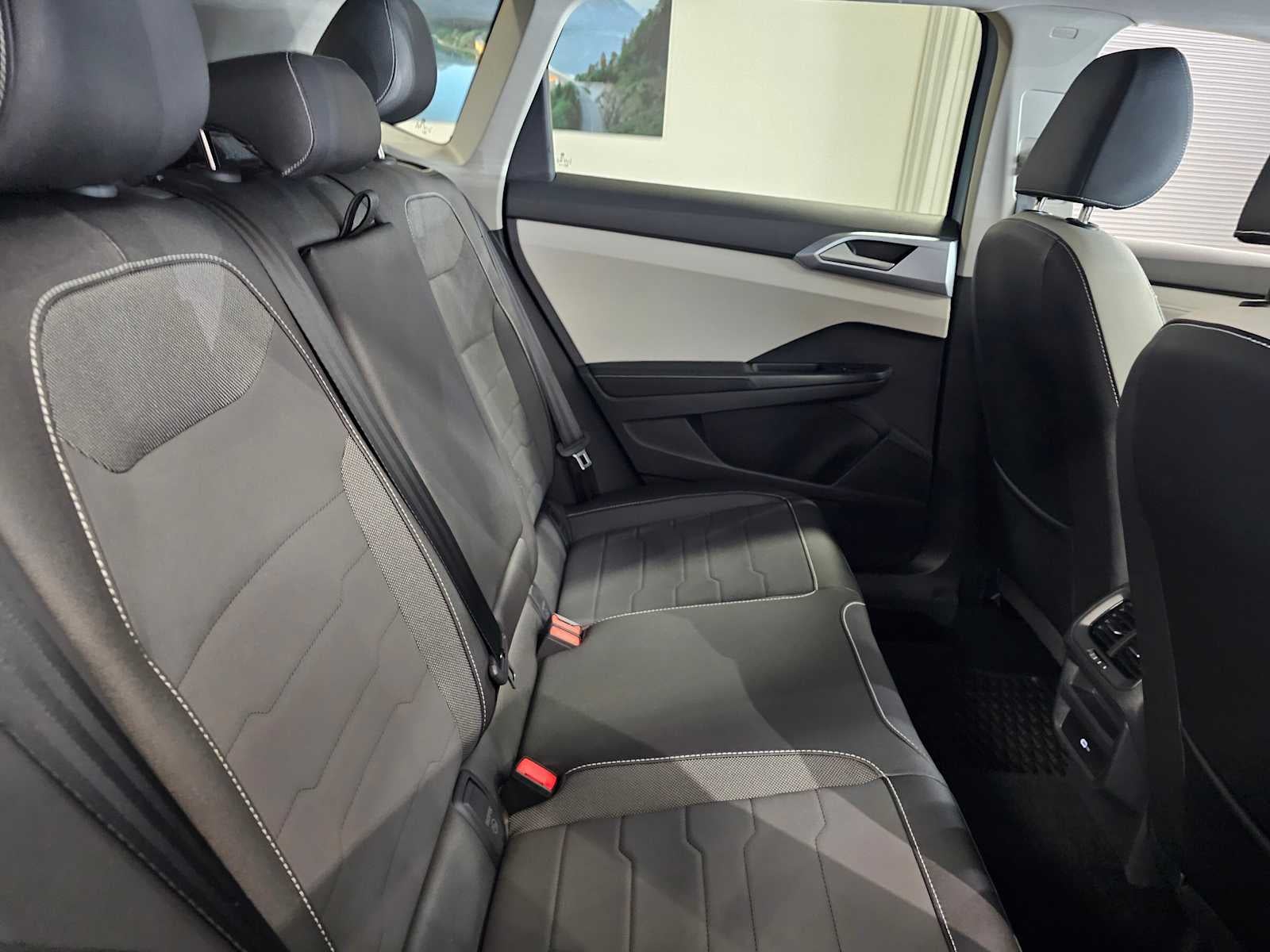 2025 Volkswagen Taos SE 4MOTION