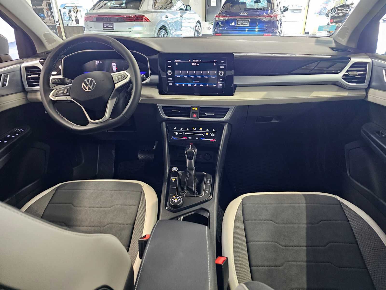 2025 Volkswagen Taos SE 4MOTION