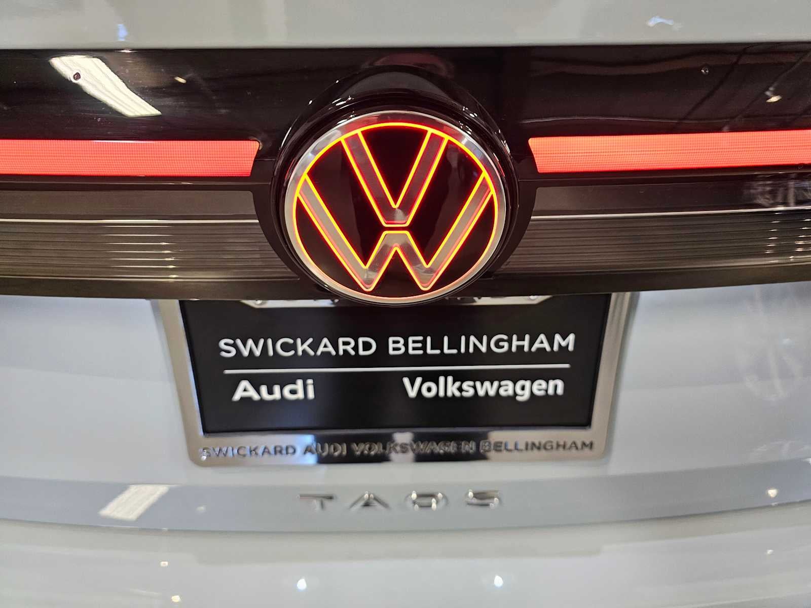 2025 Volkswagen Taos SE 4MOTION