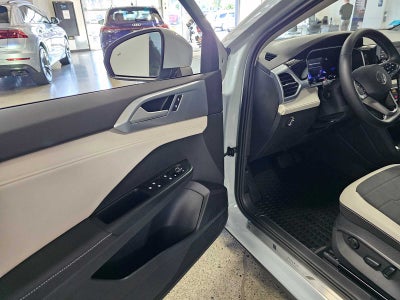 2025 Volkswagen Taos SE 4MOTION