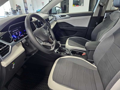2025 Volkswagen Taos SE 4MOTION