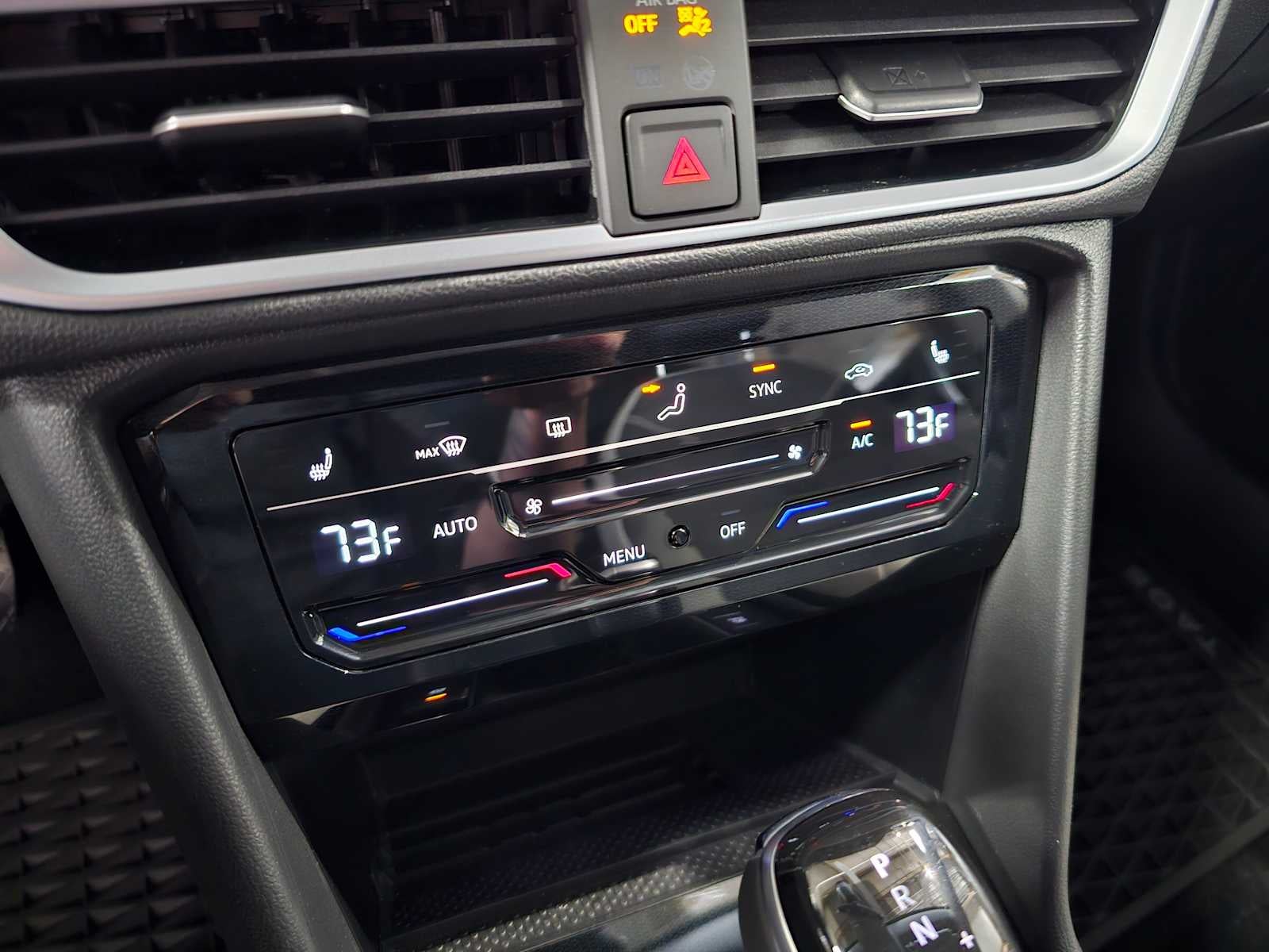 2025 Volkswagen Taos SE 4MOTION