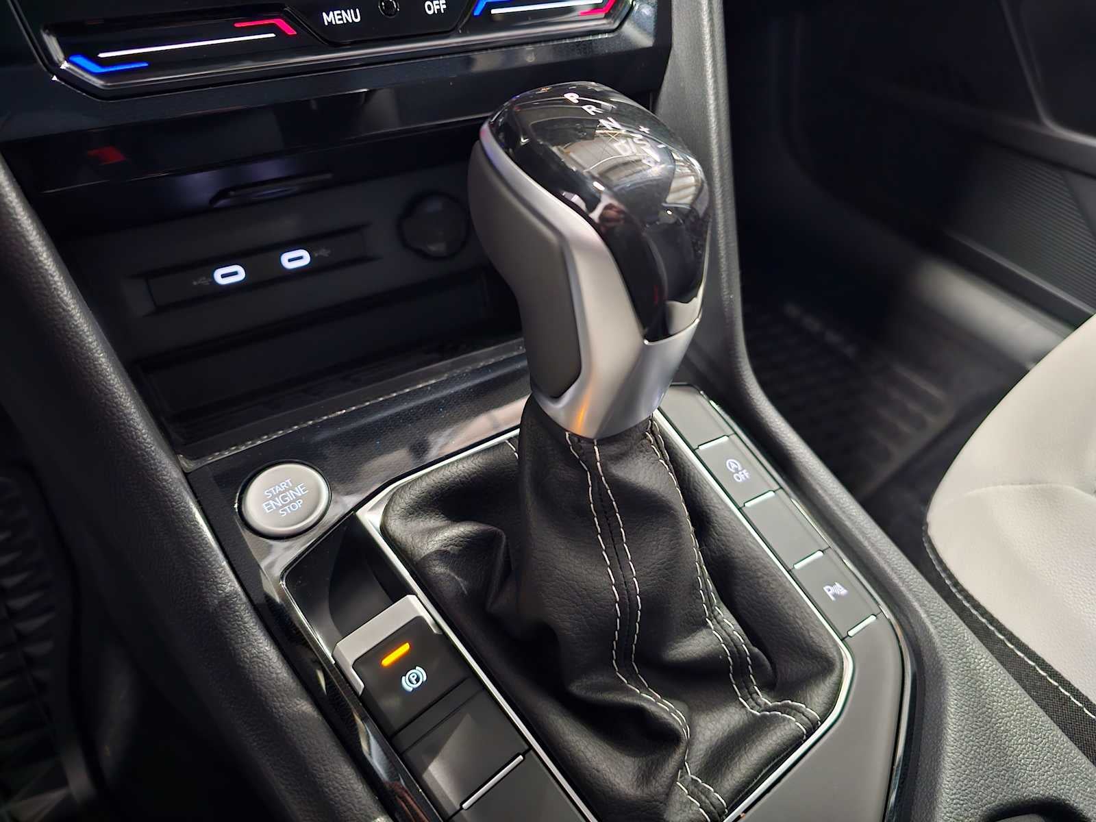 2025 Volkswagen Taos SE 4MOTION