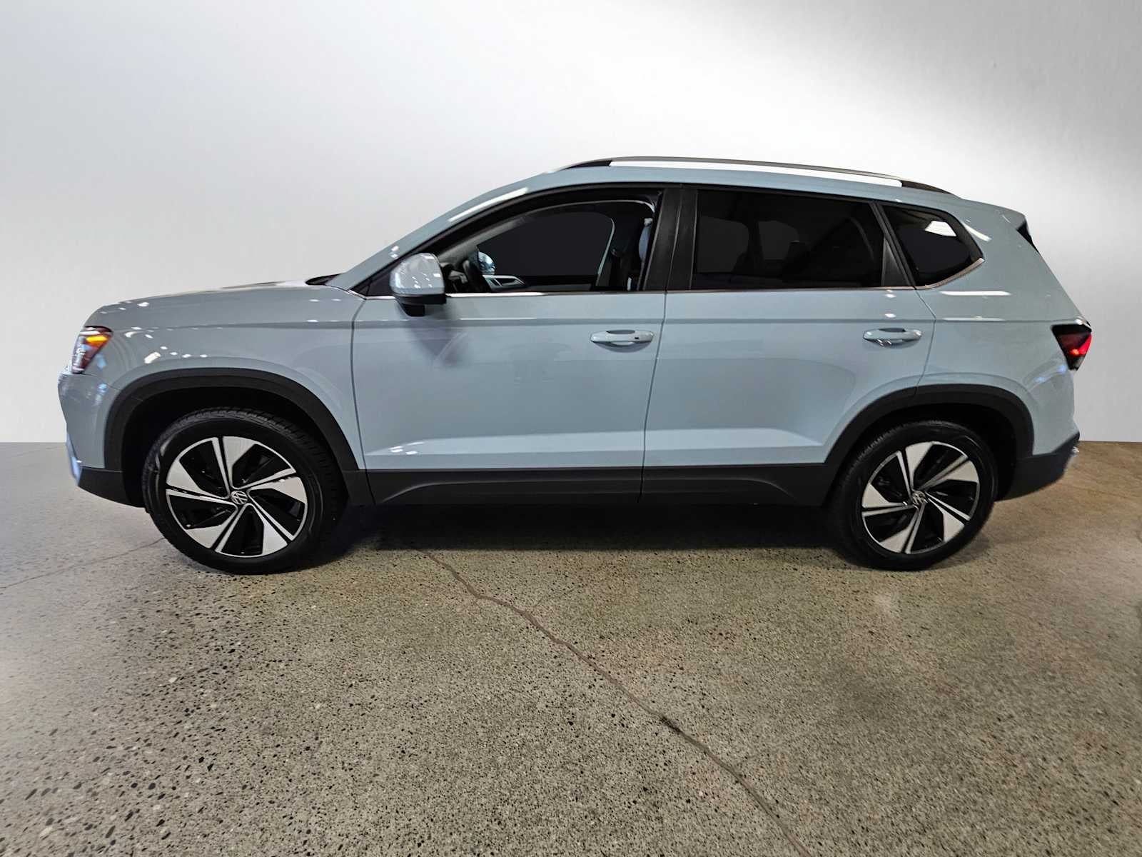 2025 Volkswagen Taos SE 4MOTION