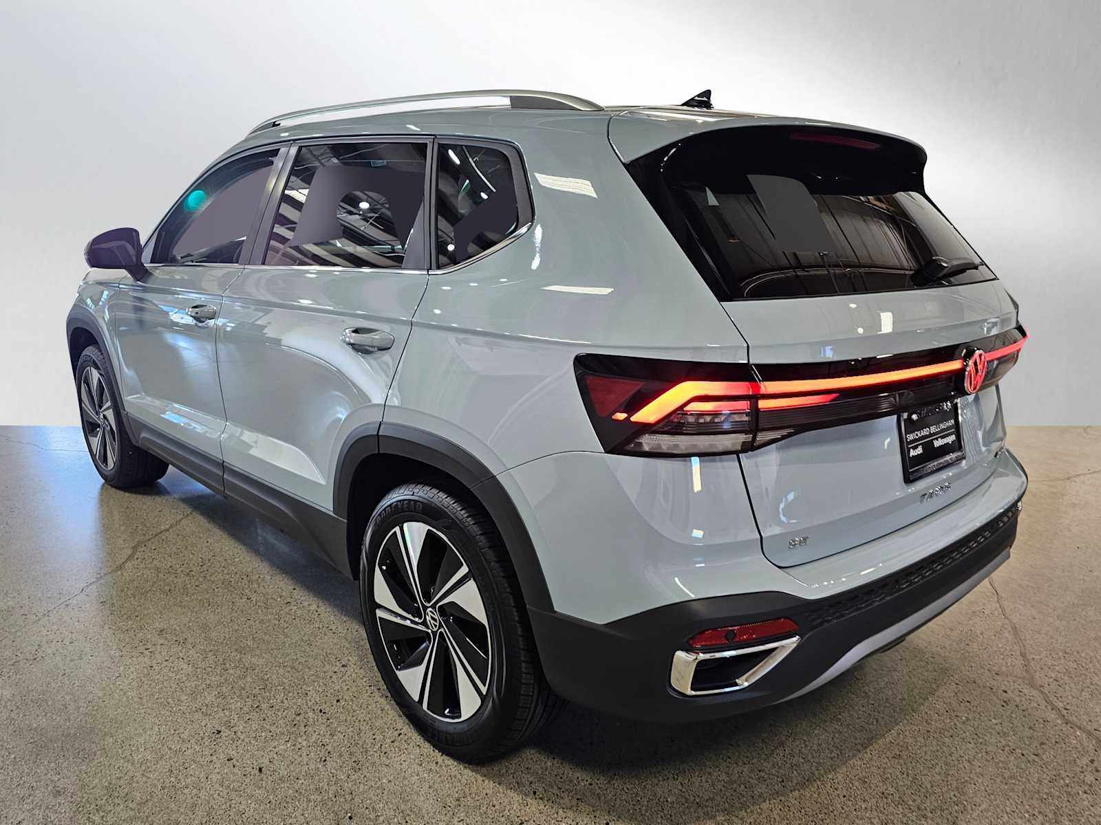 2025 Volkswagen Taos SE 4MOTION