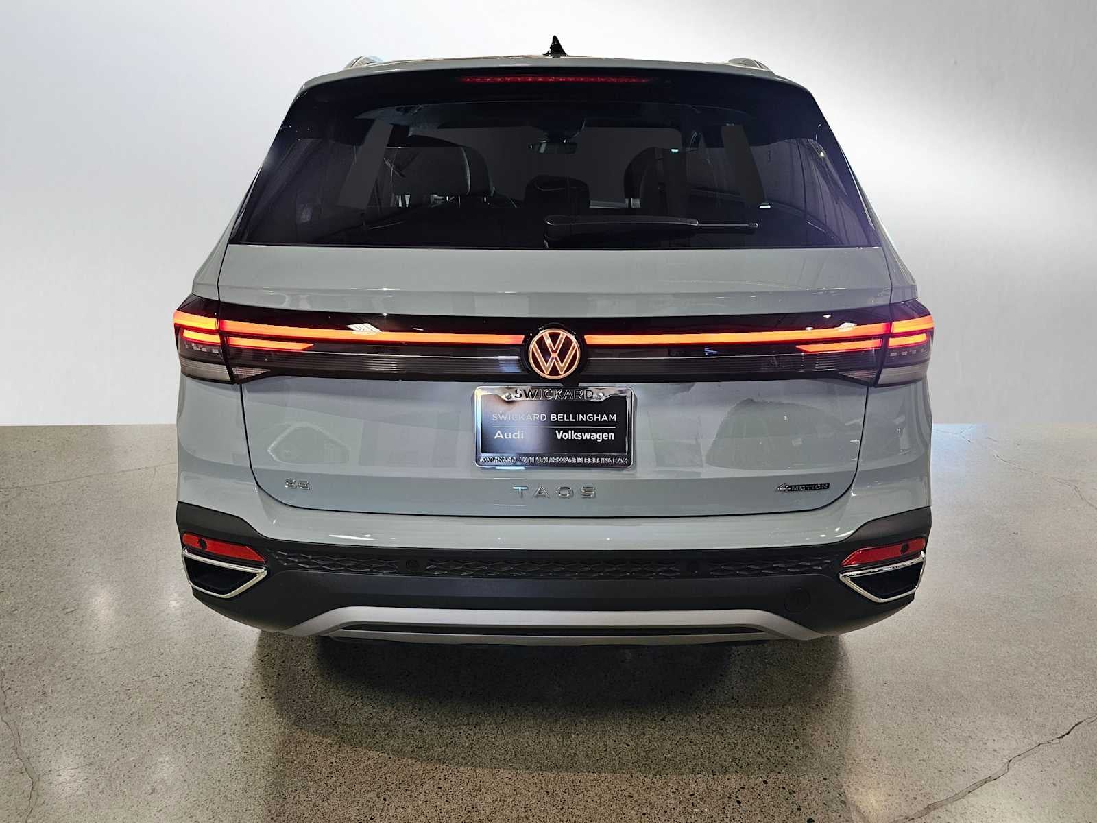 2025 Volkswagen Taos SE 4MOTION