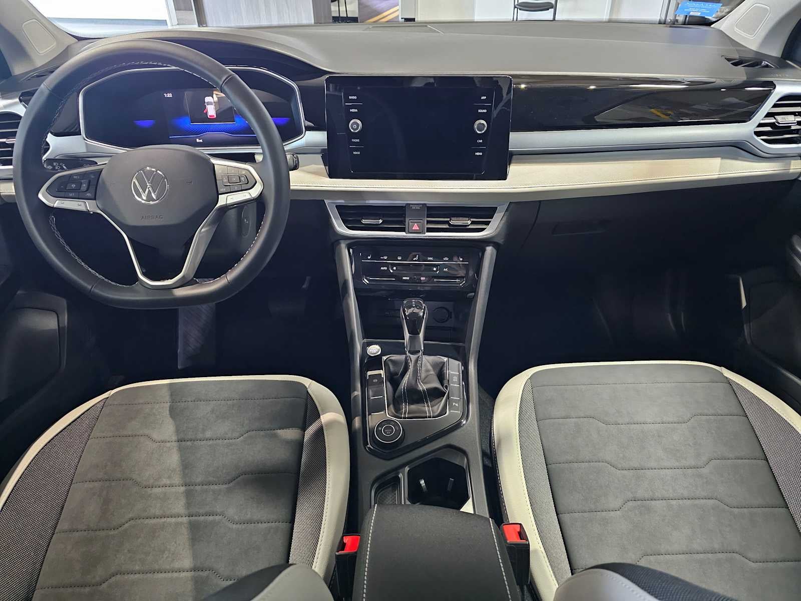 2026 Volkswagen Taos SE 4MOTION