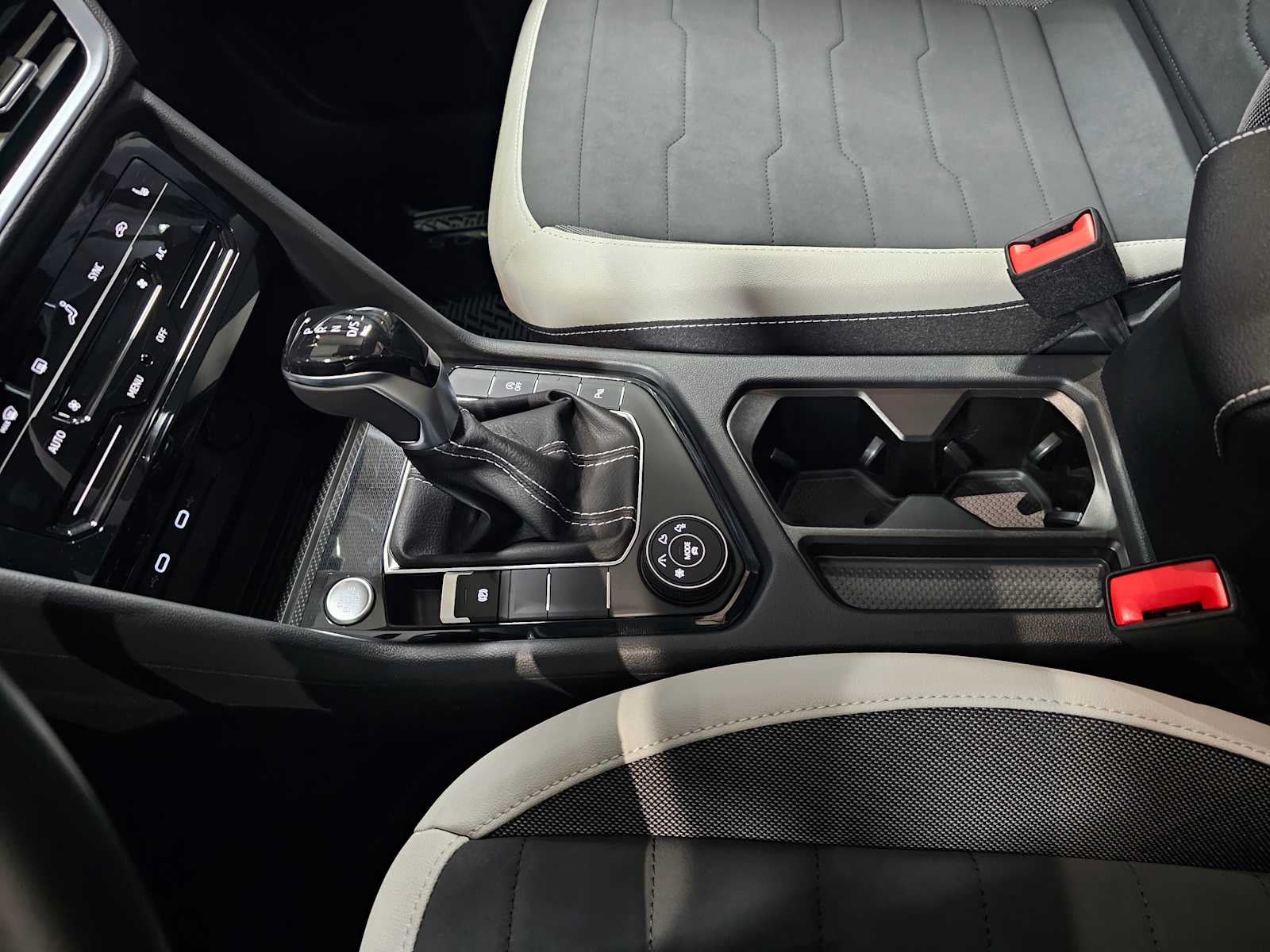 2026 Volkswagen Taos SE 4MOTION