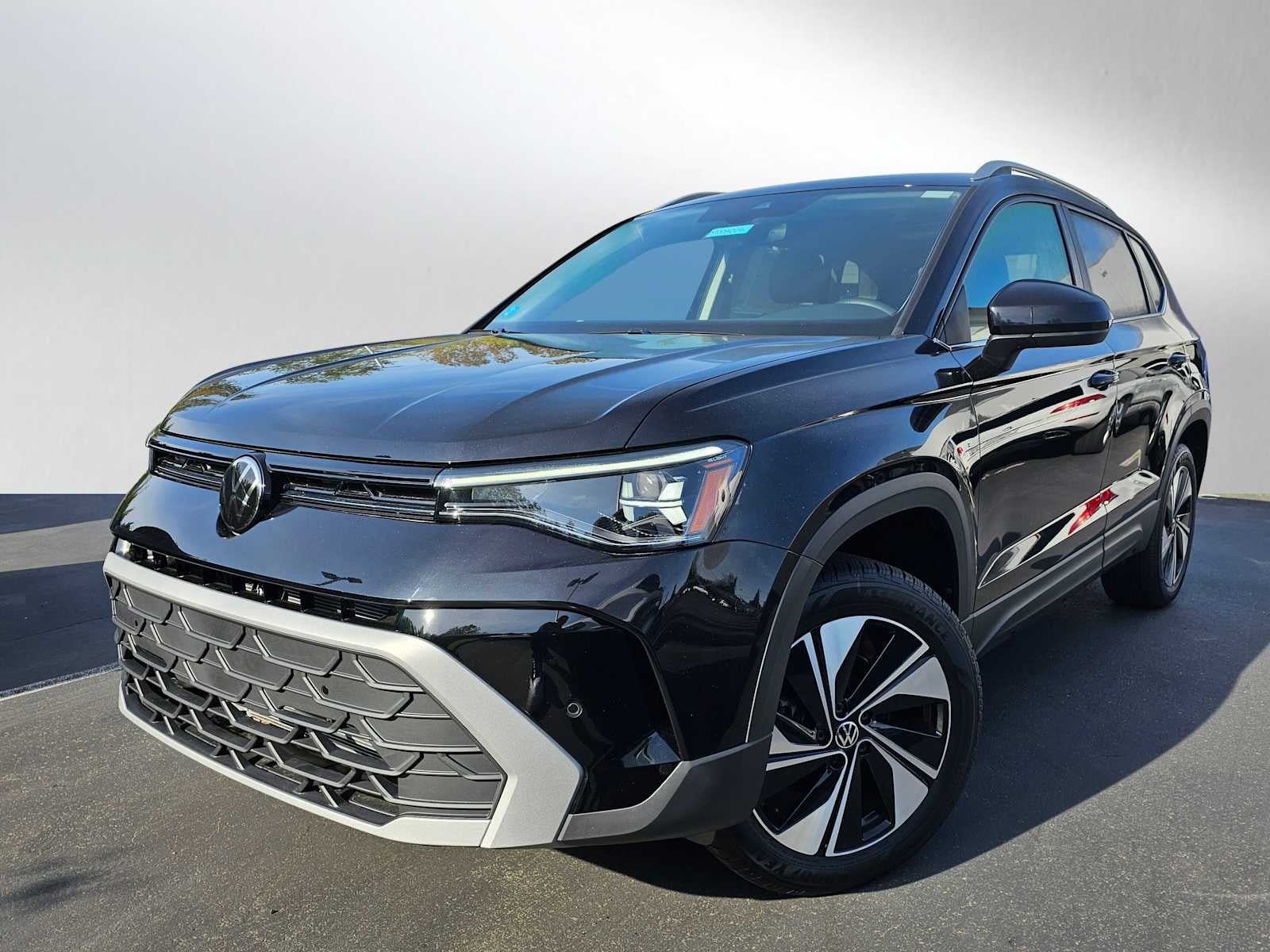 2025 Volkswagen Taos SE 4MOTION