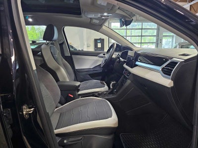 2025 Volkswagen Taos SE 4MOTION