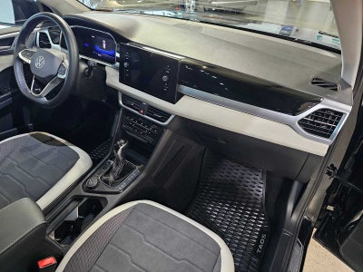 2025 Volkswagen Taos SE 4MOTION