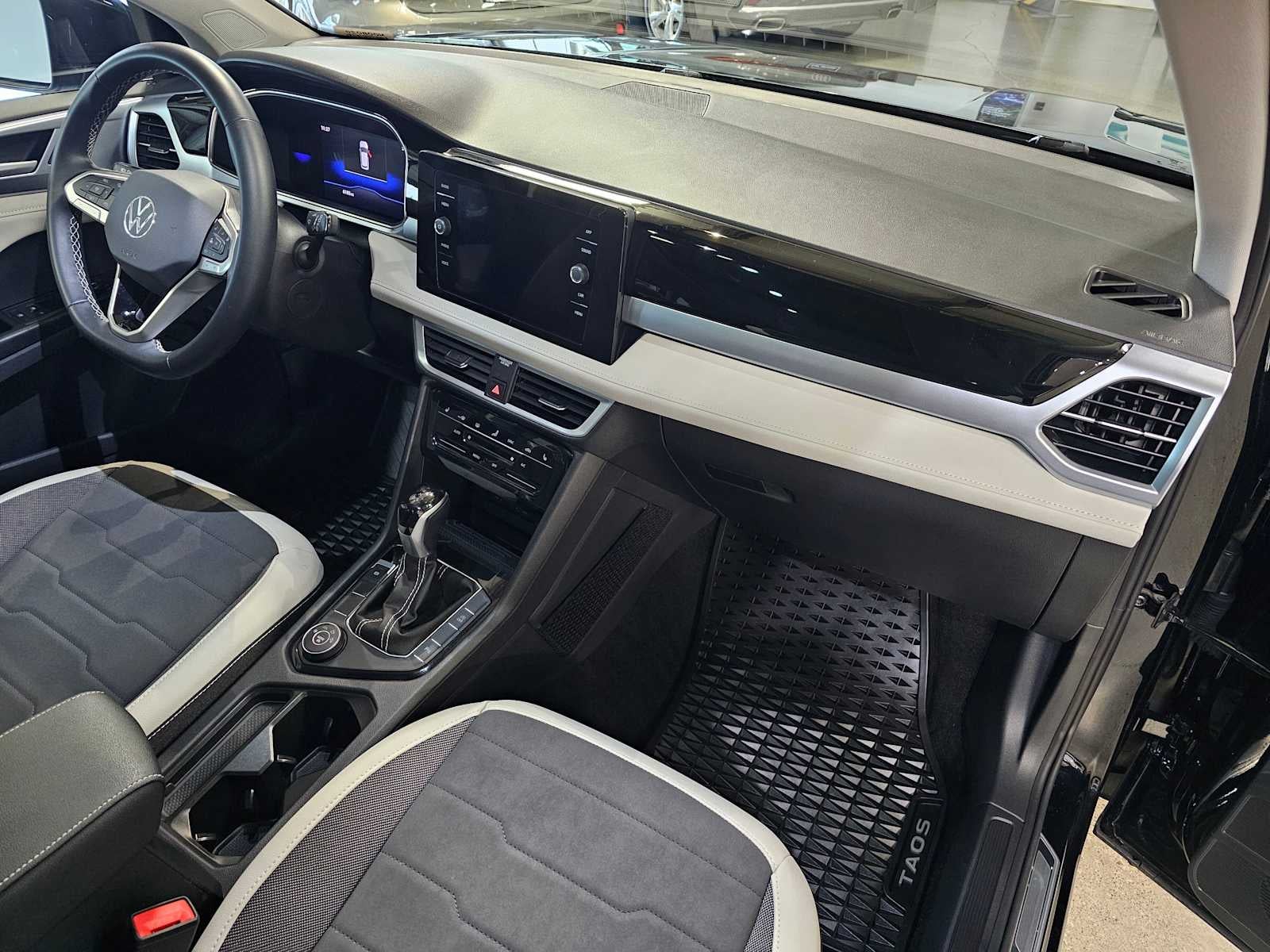 2025 Volkswagen Taos SE 4MOTION