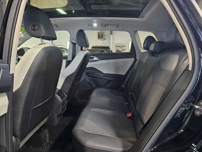 2025 Volkswagen Taos SE 4MOTION