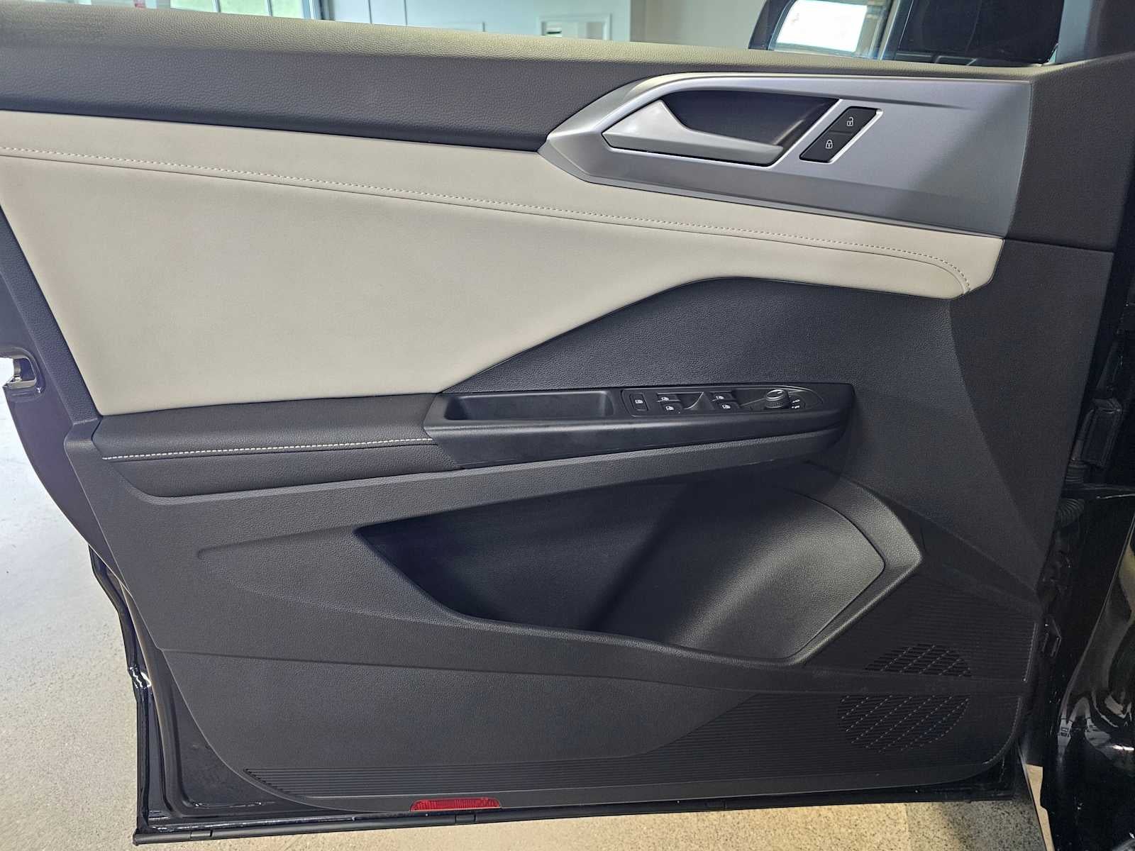 2025 Volkswagen Taos SE 4MOTION