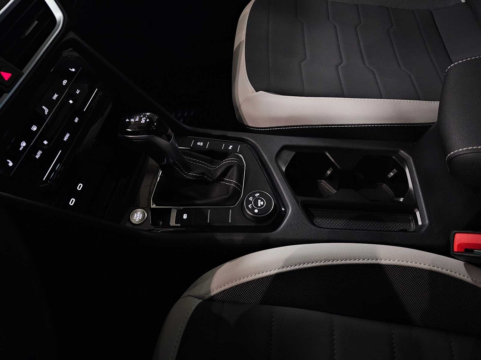 2025 Volkswagen Taos SE 4MOTION