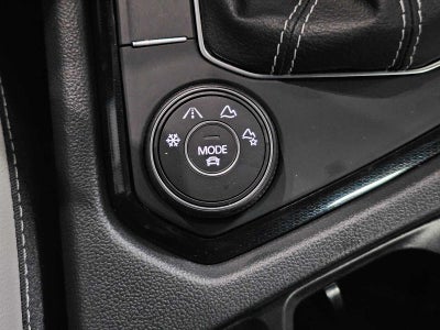2025 Volkswagen Taos SE 4MOTION