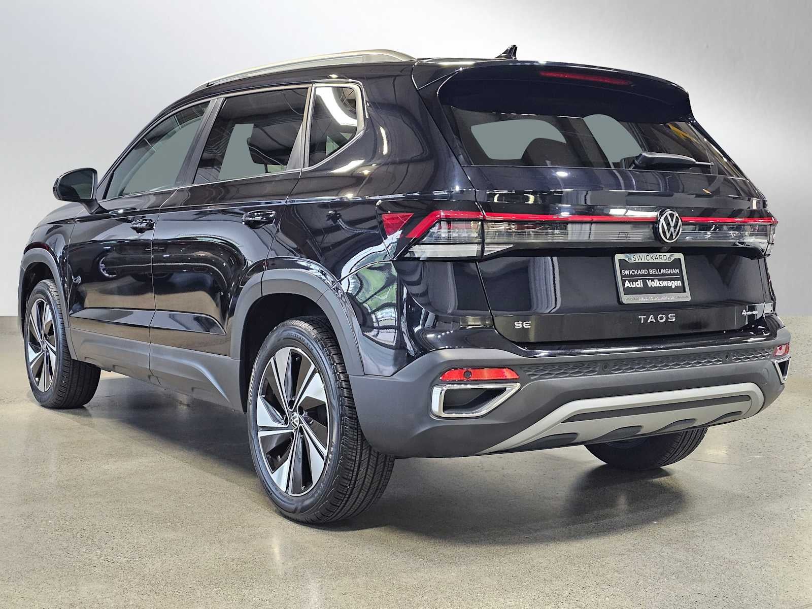 2025 Volkswagen Taos SE 4MOTION