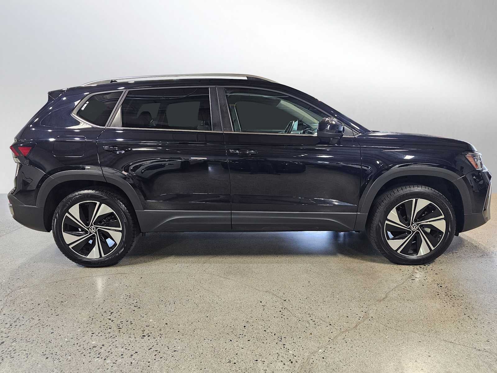 2025 Volkswagen Taos SE 4MOTION