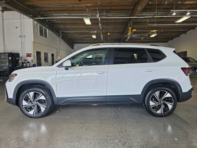 2025 Volkswagen Taos SE 4MOTION