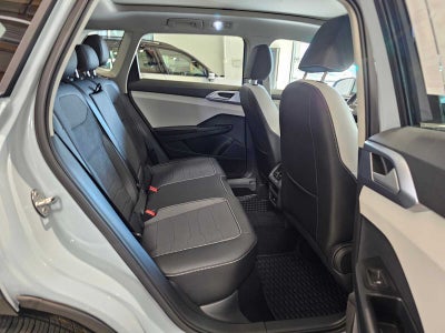 2025 Volkswagen Taos SE 4MOTION