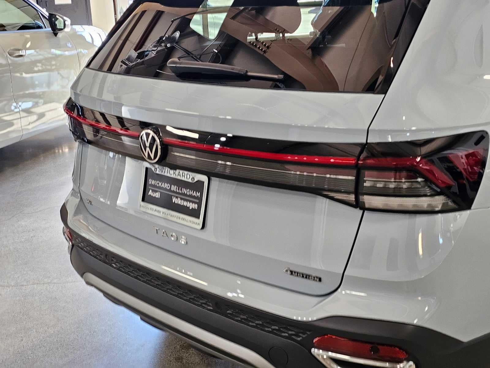 2025 Volkswagen Taos SE 4MOTION