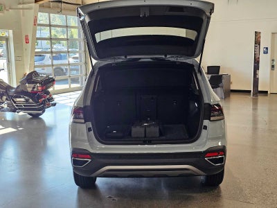 2025 Volkswagen Taos SE 4MOTION