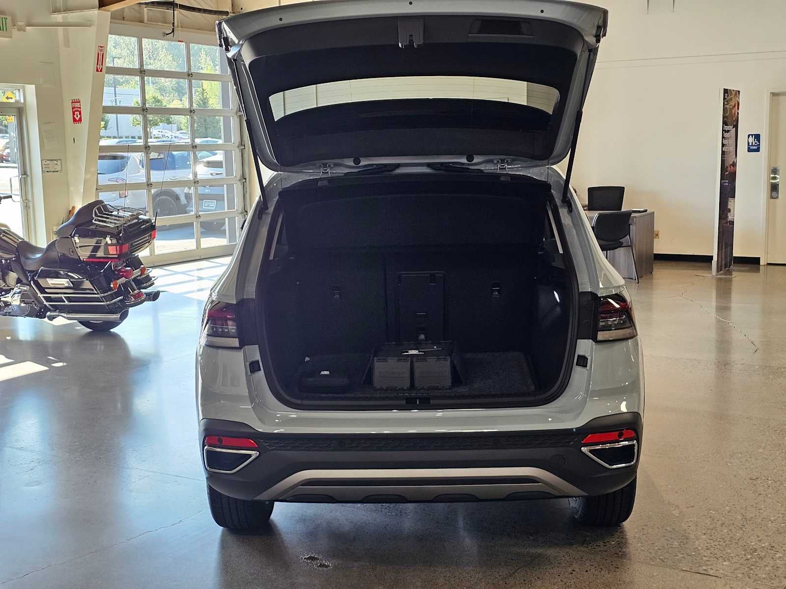 2025 Volkswagen Taos SE 4MOTION