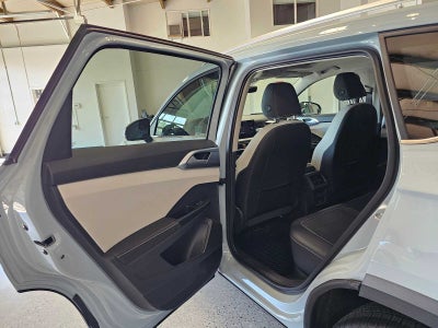 2025 Volkswagen Taos SE 4MOTION