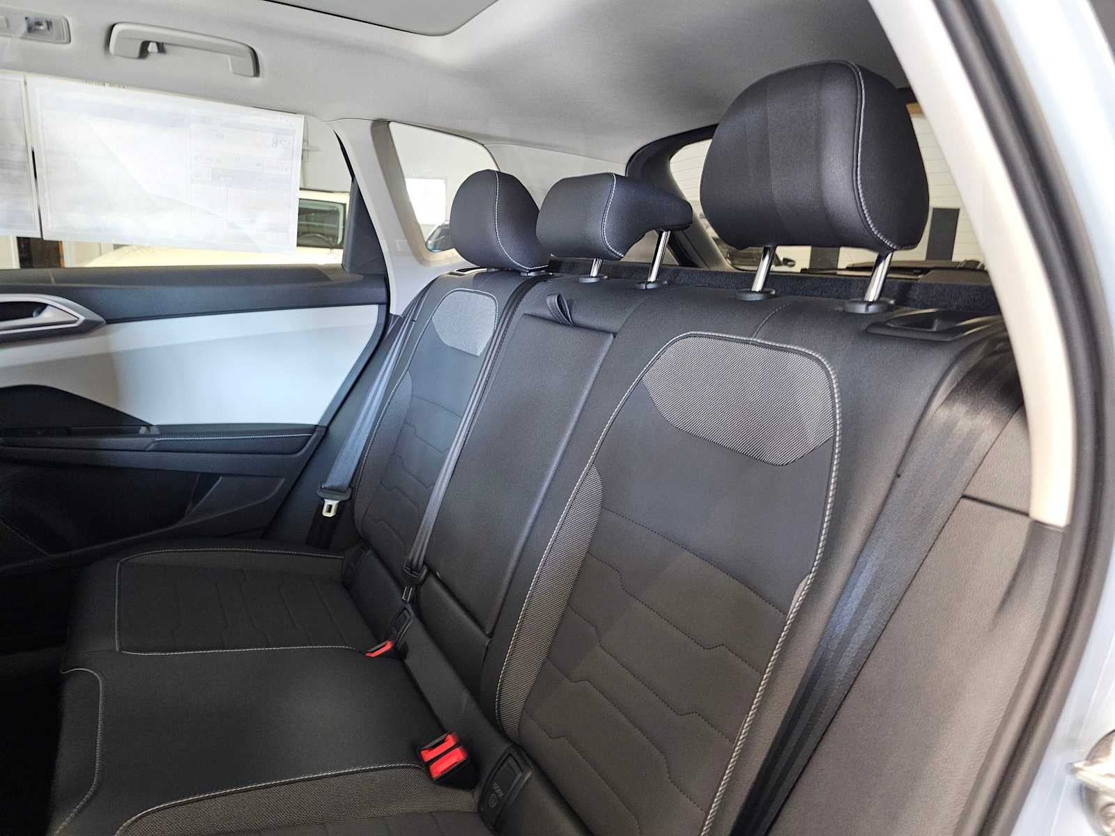 2025 Volkswagen Taos SE 4MOTION