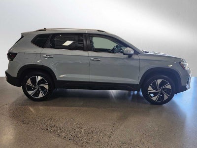 2025 Volkswagen Taos SE 4MOTION