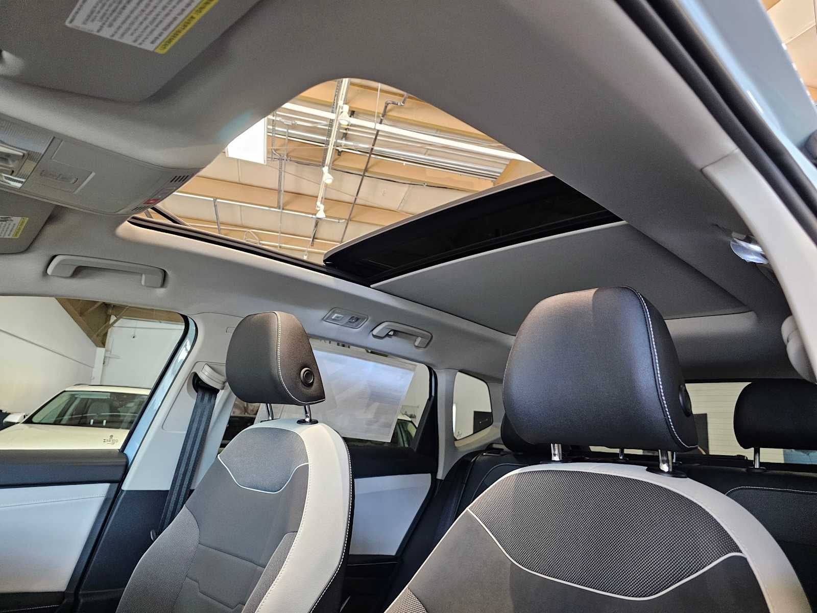 2025 Volkswagen Taos SE 4MOTION