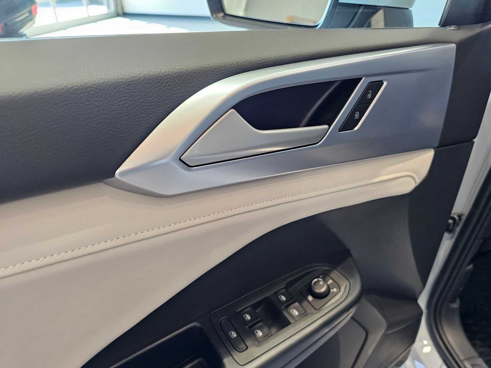 2025 Volkswagen Taos SE 4MOTION