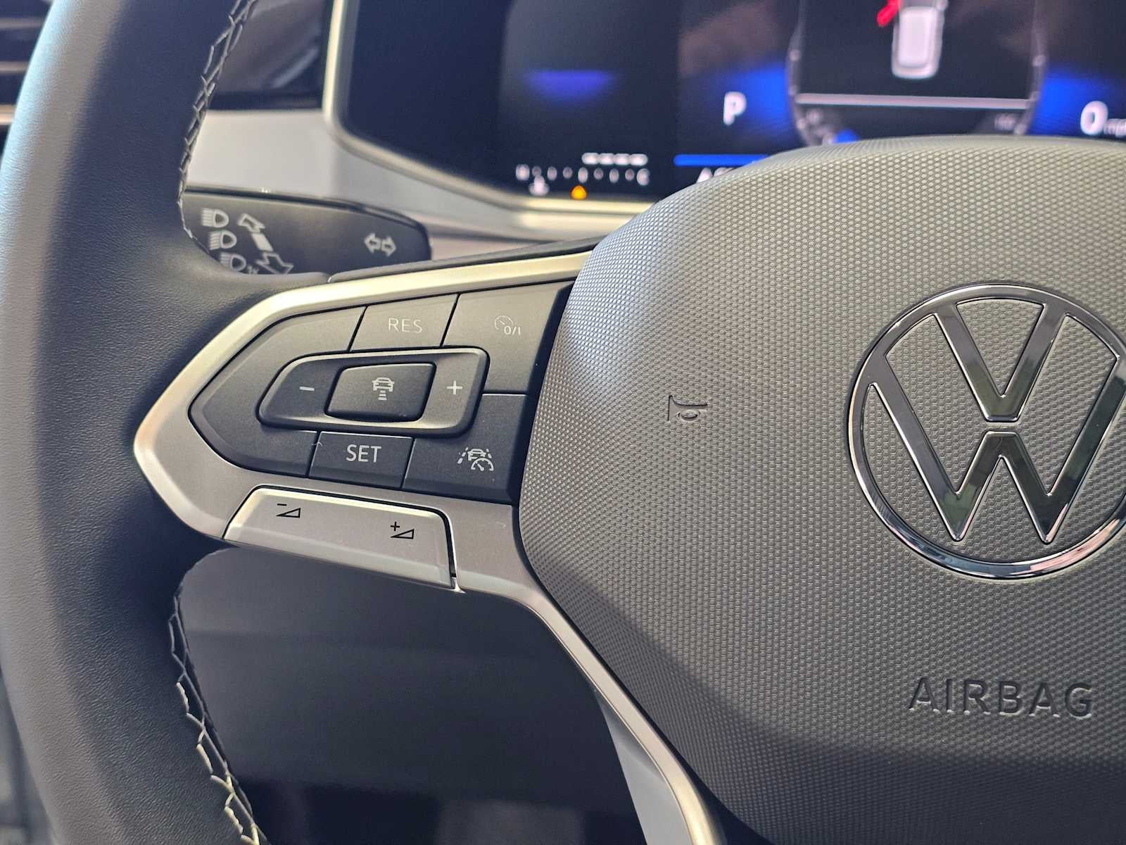 2025 Volkswagen Taos SE 4MOTION