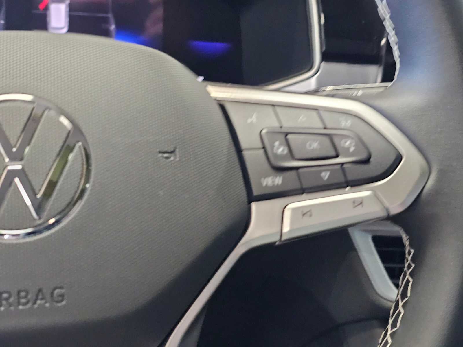 2025 Volkswagen Taos SE 4MOTION