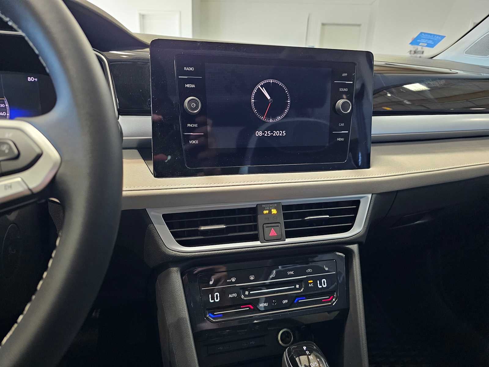 2025 Volkswagen Taos SE 4MOTION