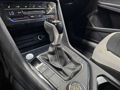 2025 Volkswagen Taos SE 4MOTION