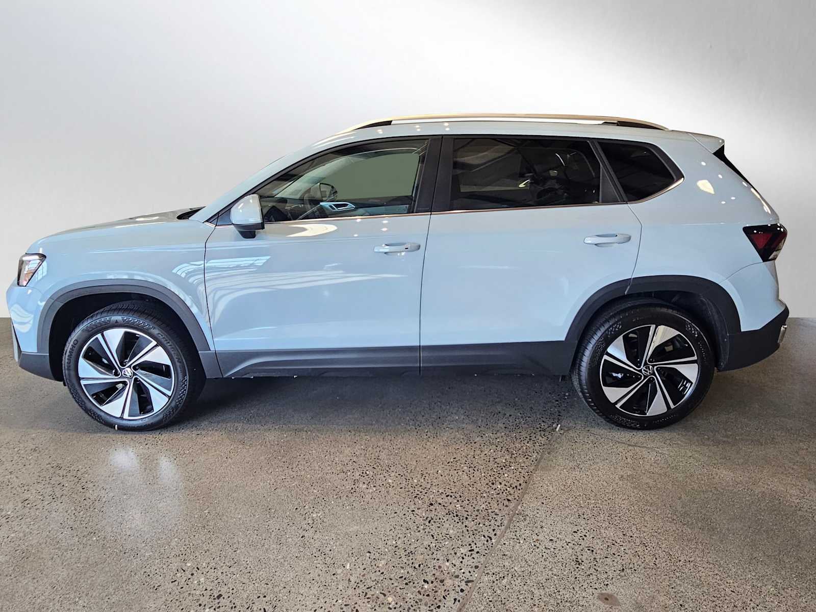 2025 Volkswagen Taos SE 4MOTION