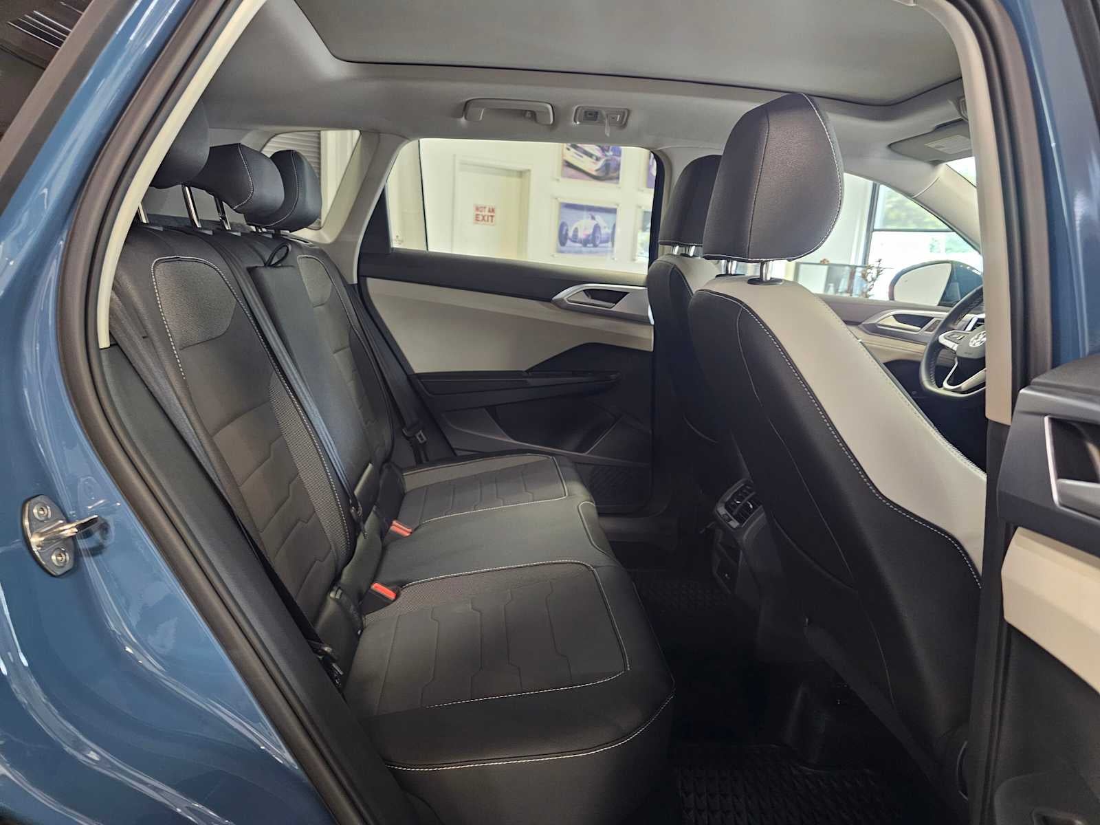 2025 Volkswagen Taos SE 4MOTION