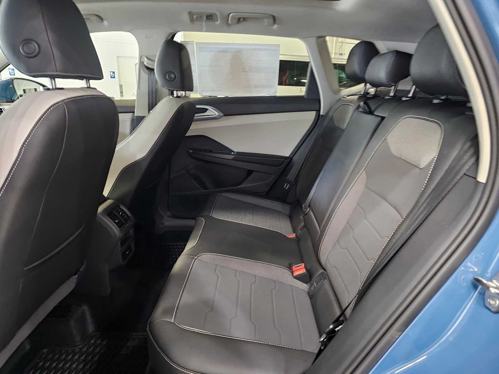 2025 Volkswagen Taos SE 4MOTION