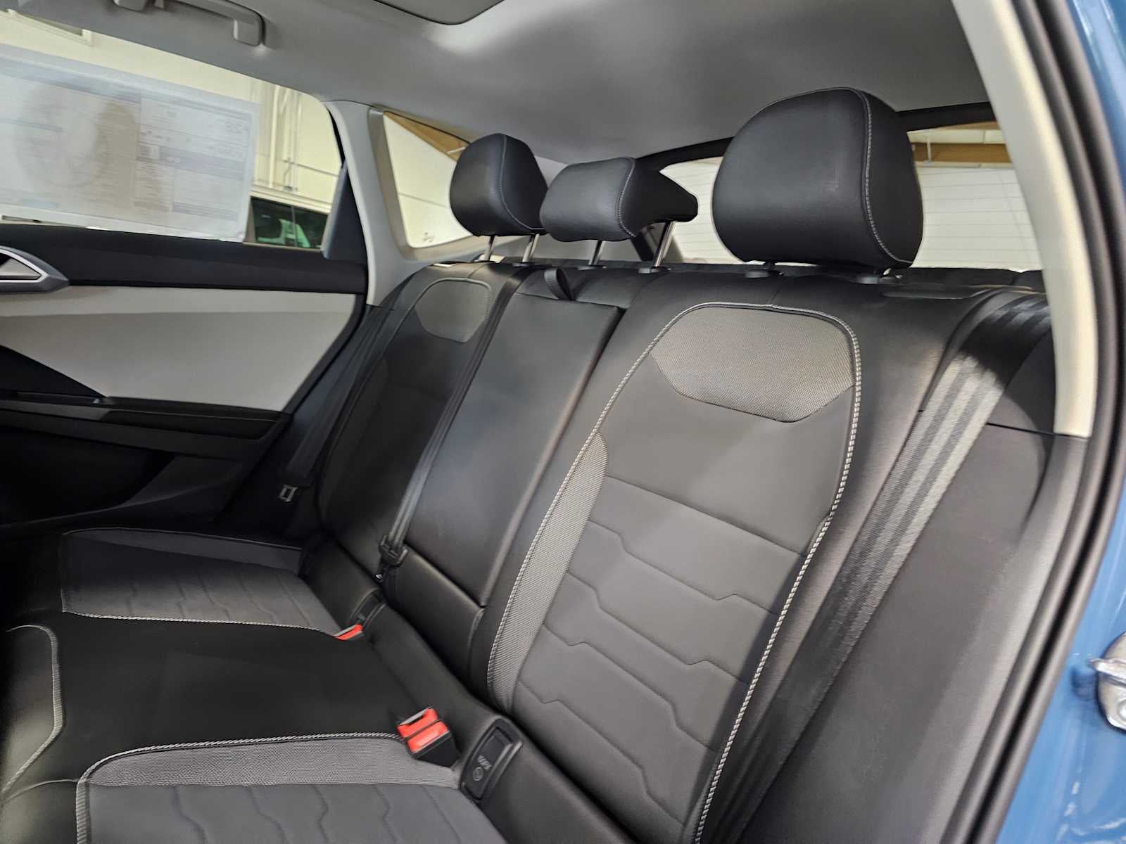 2025 Volkswagen Taos SE 4MOTION