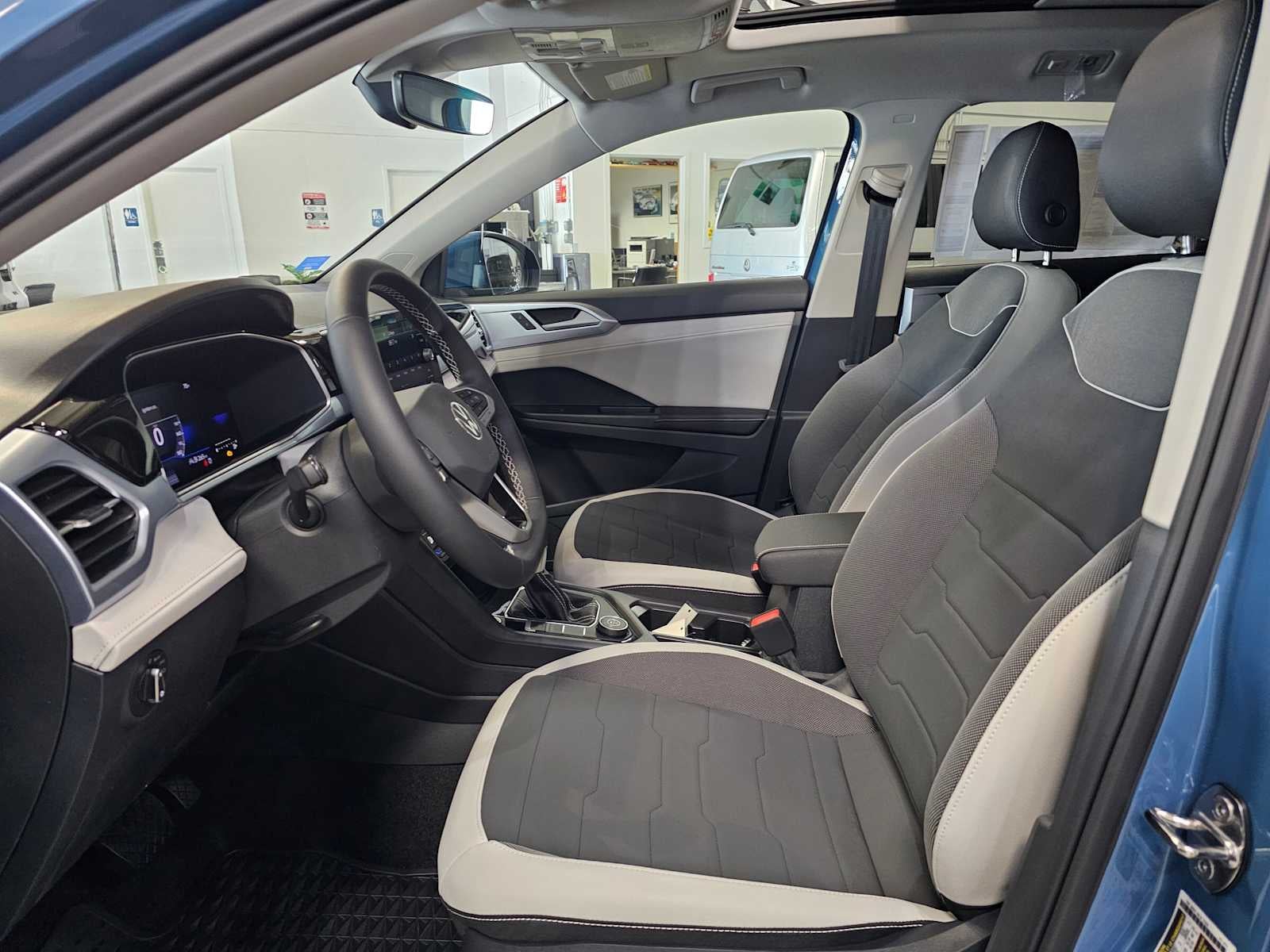 2025 Volkswagen Taos SE 4MOTION