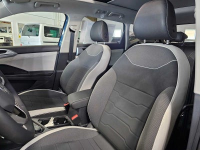 2025 Volkswagen Taos SE 4MOTION